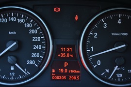 2011款宝马330i敞篷版