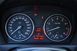 2011款宝马330i敞篷版