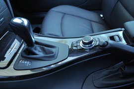 2011款宝马330i敞篷版