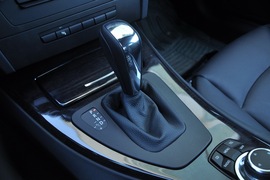 2011款宝马330i敞篷版