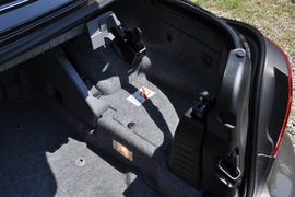 2011款宝马320i敞篷版