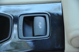 2011款宝马320i敞篷版