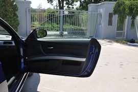 2011款宝马325i敞篷版