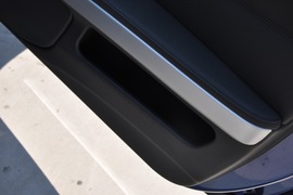 2011款宝马325i敞篷版