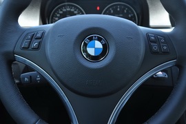 2011款宝马325i敞篷版