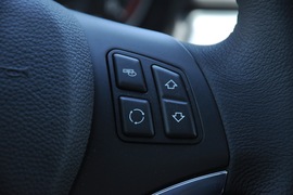 2011款宝马325i敞篷版