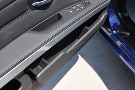 2011款宝马325i敞篷版