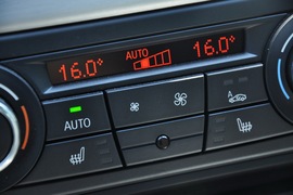 2011款宝马325i敞篷版