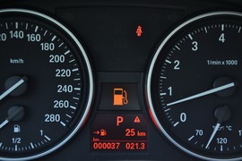 2011款宝马325i敞篷版