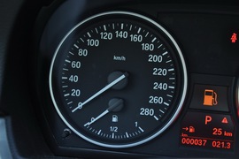 2011款宝马325i敞篷版