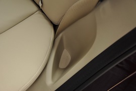 2011款福特福克斯三厢1.8L手自一体时尚型