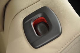 2011款福特福克斯三厢1.8L手自一体时尚型