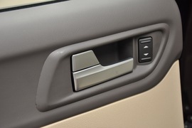 2011款福特福克斯三厢1.8L手自一体时尚型