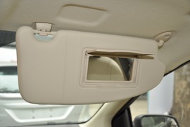 2011款福特福克斯三厢1.8L手自一体时尚型