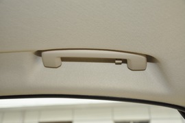 2011款福特福克斯三厢1.8L手自一体时尚型