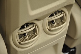 2011款福特福克斯三厢1.8L手自一体时尚型