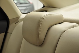 2011款福特福克斯三厢1.8L手自一体时尚型