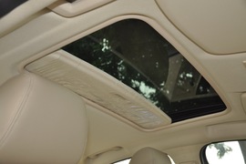 2011款福特福克斯三厢1.8L手自一体时尚型