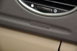 2011款福特福克斯三厢1.8L手自一体时尚型