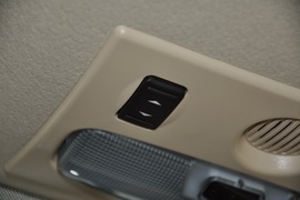 2011款福特福克斯三厢1.8L手自一体时尚型