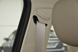 2011款福特福克斯三厢1.8L手自一体时尚型