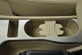 2011款福特福克斯三厢1.8L手自一体时尚型