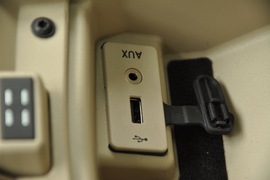 2011款福特福克斯三厢1.8L手自一体时尚型