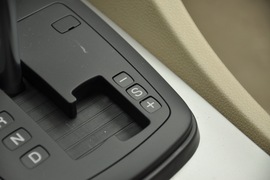 2011款福特福克斯三厢1.8L手自一体时尚型
