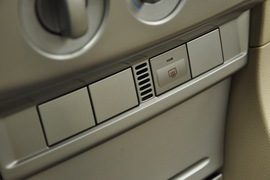 2011款福特福克斯三厢1.8L手自一体时尚型