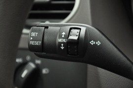 2011款福特福克斯三厢1.8L手自一体时尚型