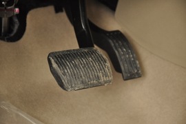 2011款福特福克斯三厢1.8L手自一体时尚型