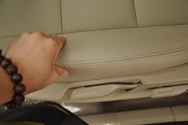 2011款福特福克斯三厢1.8L手自一体时尚型