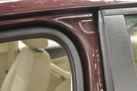 2011款福特福克斯三厢1.8L手自一体时尚型