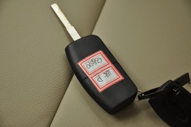 2011款福特福克斯三厢1.8L手自一体时尚型