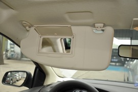 2011款福特福克斯三厢1.8L手自一体时尚型