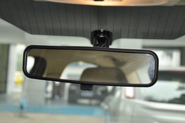 2011款福特福克斯三厢1.8L手自一体时尚型