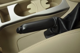 2011款福特福克斯三厢1.8L手自一体时尚型
