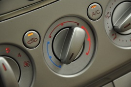 2011款福特福克斯三厢1.8L手自一体时尚型