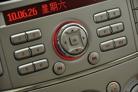 2011款福特福克斯三厢1.8L手自一体时尚型