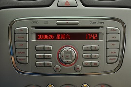 2011款福特福克斯三厢1.8L手自一体时尚型
