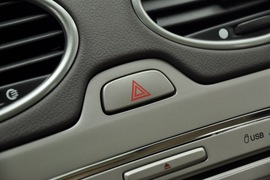 2011款福特福克斯三厢1.8L手自一体时尚型