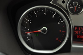 2011款福特福克斯三厢1.8L手自一体时尚型