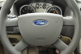 2011款福特福克斯三厢1.8L手自一体时尚型