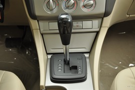 2011款福特福克斯三厢1.8L手自一体时尚型