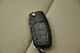 2011款福特福克斯两厢1.8L手动舒适型