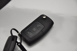 2011款福特福克斯两厢1.8L手动舒适型