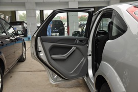 2011款福特福克斯两厢1.8L手动舒适型