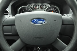 2011款福特福克斯两厢1.8L手动舒适型