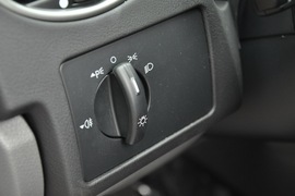 2011款福特福克斯两厢1.8L手动舒适型