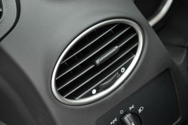 2011款福特福克斯两厢1.8L手动舒适型